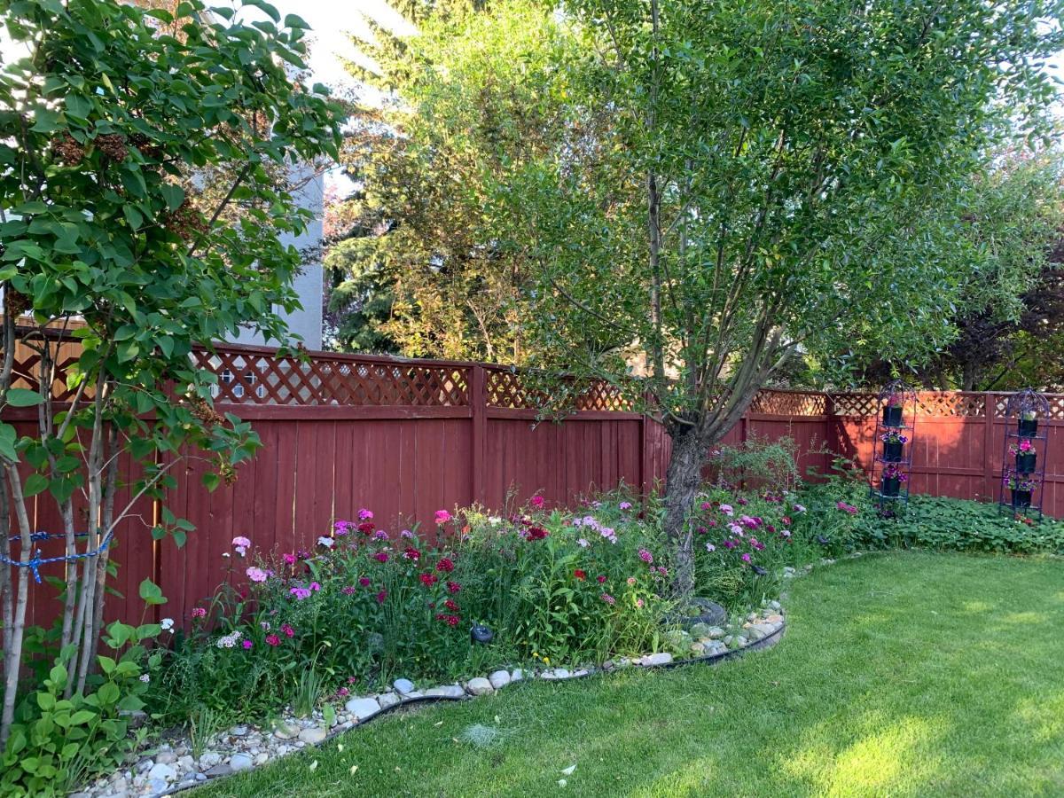 Brother Li Homestay Calgary Bagian luar foto