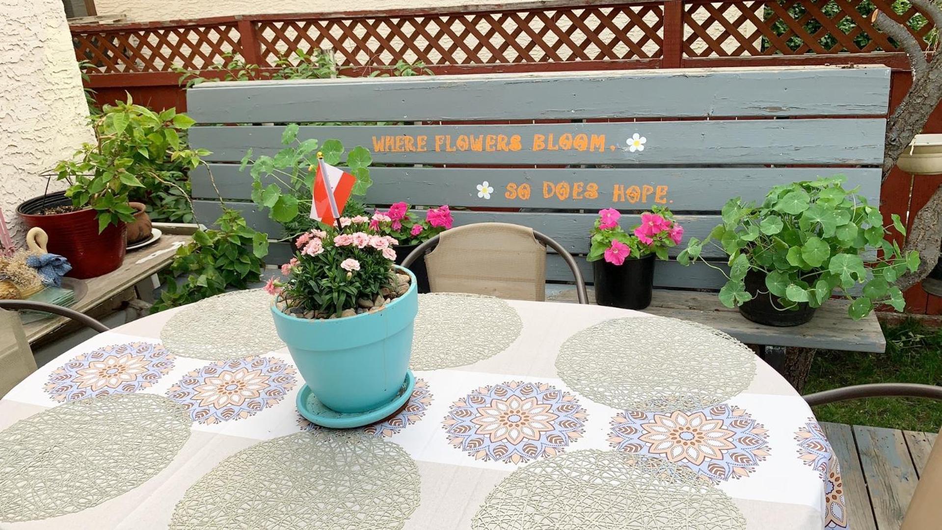 Brother Li Homestay Calgary Bagian luar foto