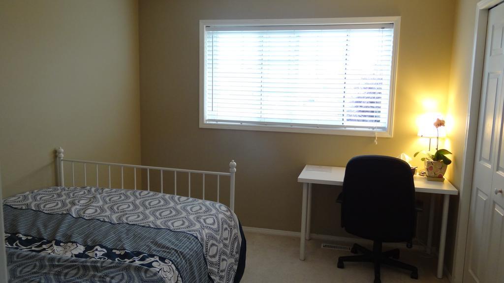 Brother Li Homestay Calgary Bagian luar foto