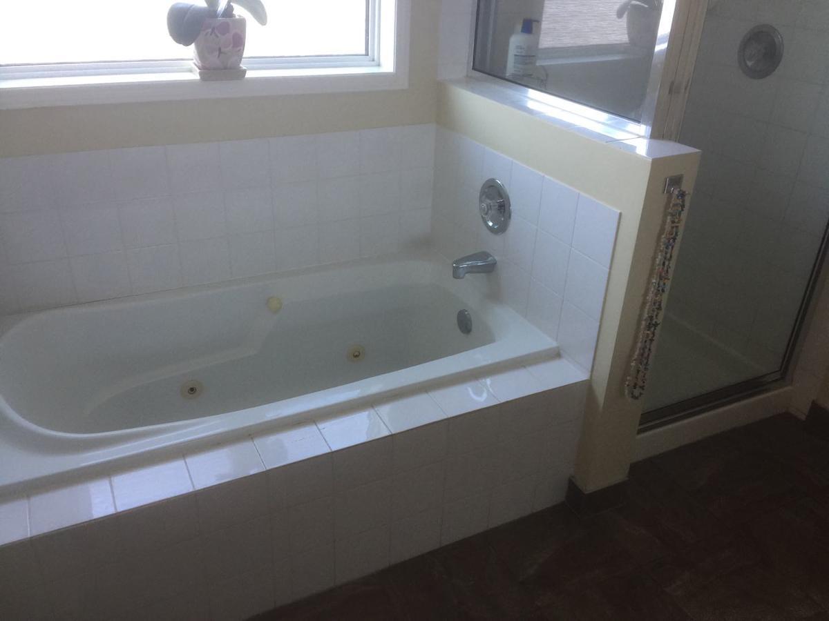 Brother Li Homestay Calgary Bagian luar foto